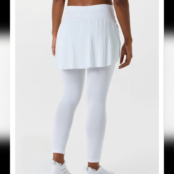 Lucky In Love skapri Core Fast Pace Skegging - White pleated skirt sz Medium - Picture 1 of 9